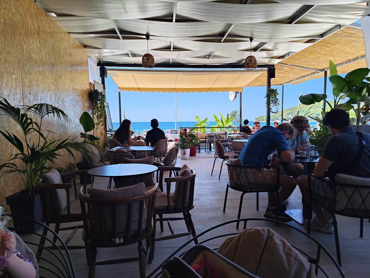 Astro Brunch & Cocktail Bar in Himara center with brunch plates and cocktails