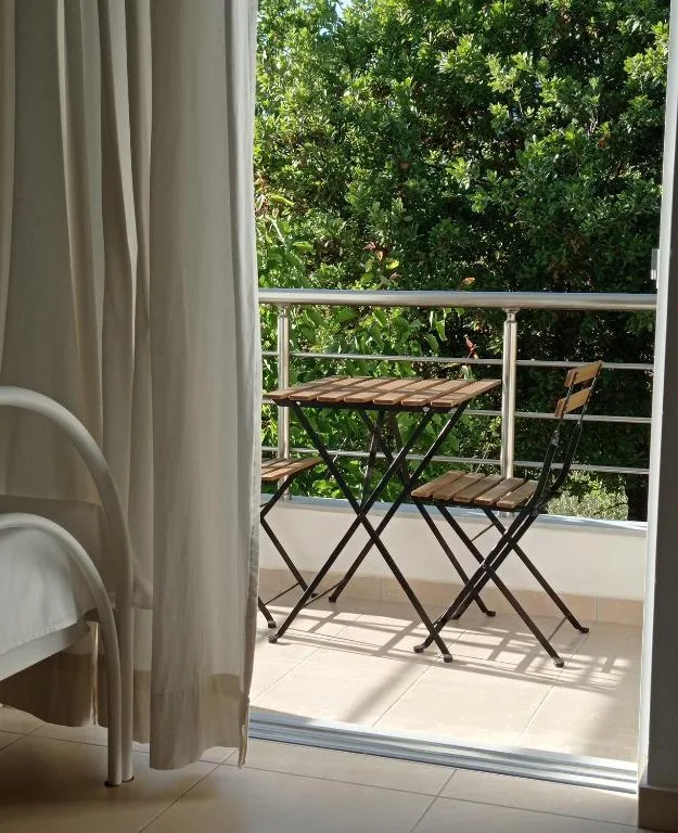 Double Room with Balcony and Sea View at Eléa Guesthouse Himara