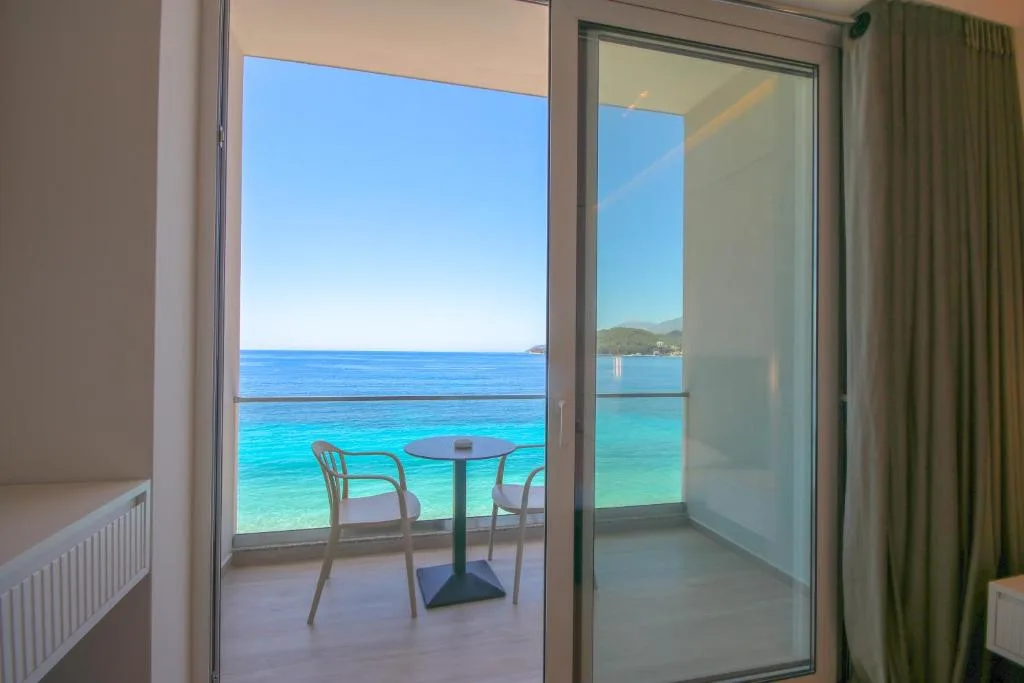 King Room with Sea View at Emily's Hotel