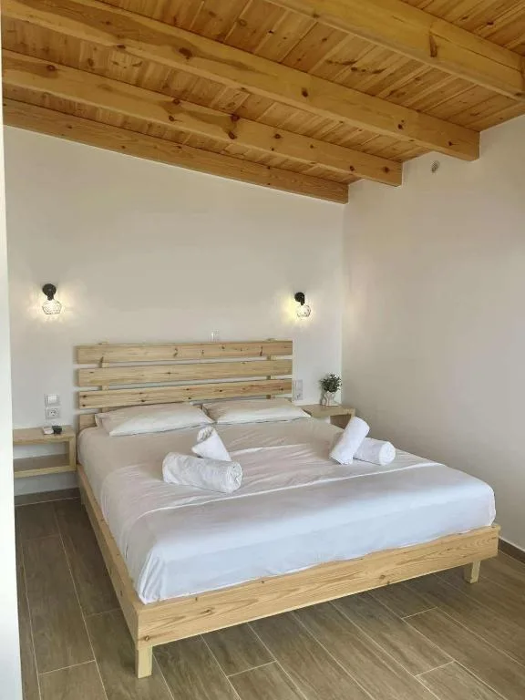 Deluxe Double Room with Sea View at Enopia Apartments Himara