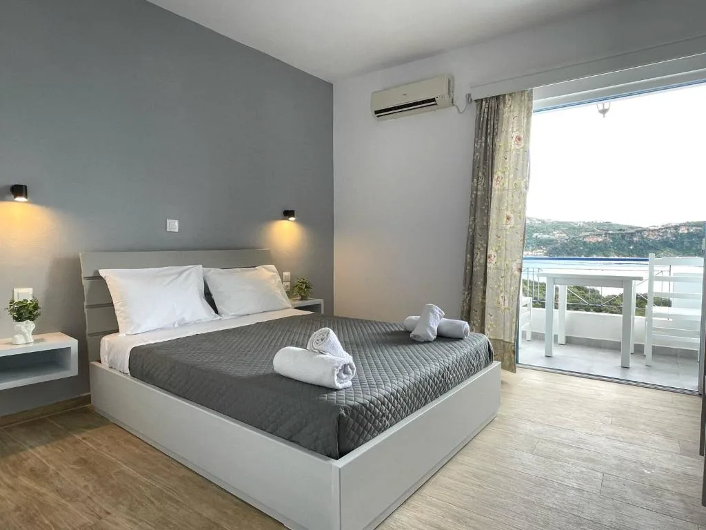 Deluxe Triple Room with Sea View at Enopia Apartments Himara