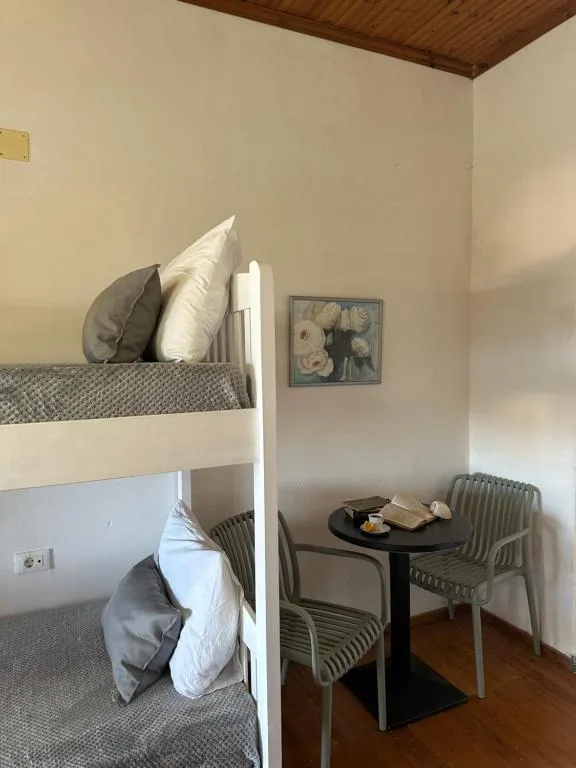 6-Bed Mixed Dormitory Room at Hostel on the Hill - by Filikuri Beach