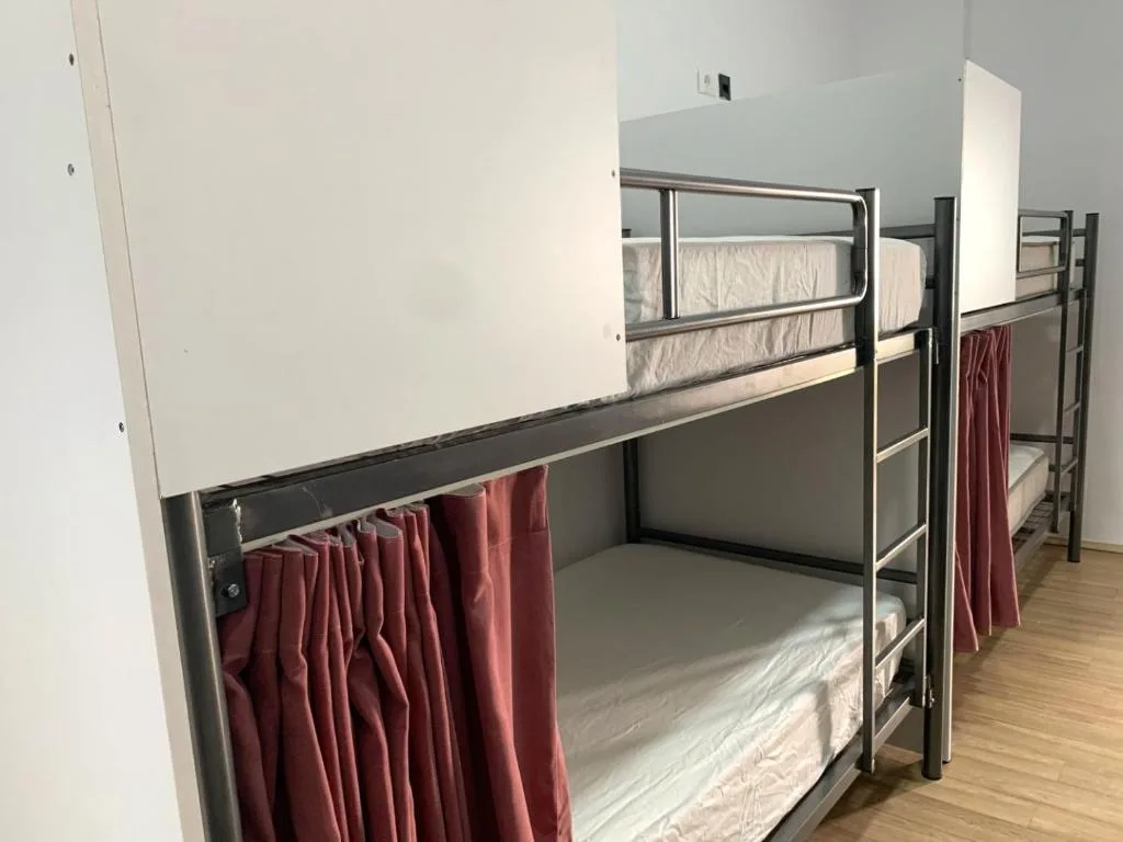 Bed in 10-Bed Mixed Dormitory Room at Mateo Hostel