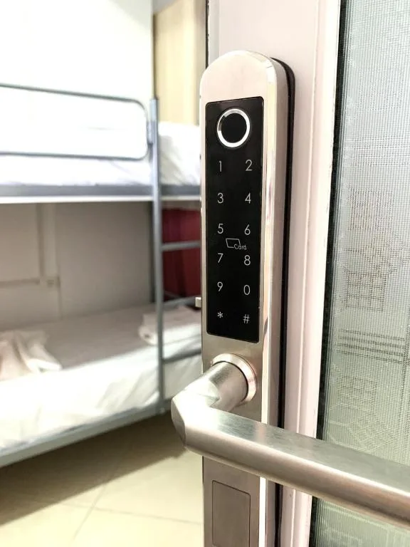 Bed in 6-Bed Mixed Dormitory Room at Mateo Hostel