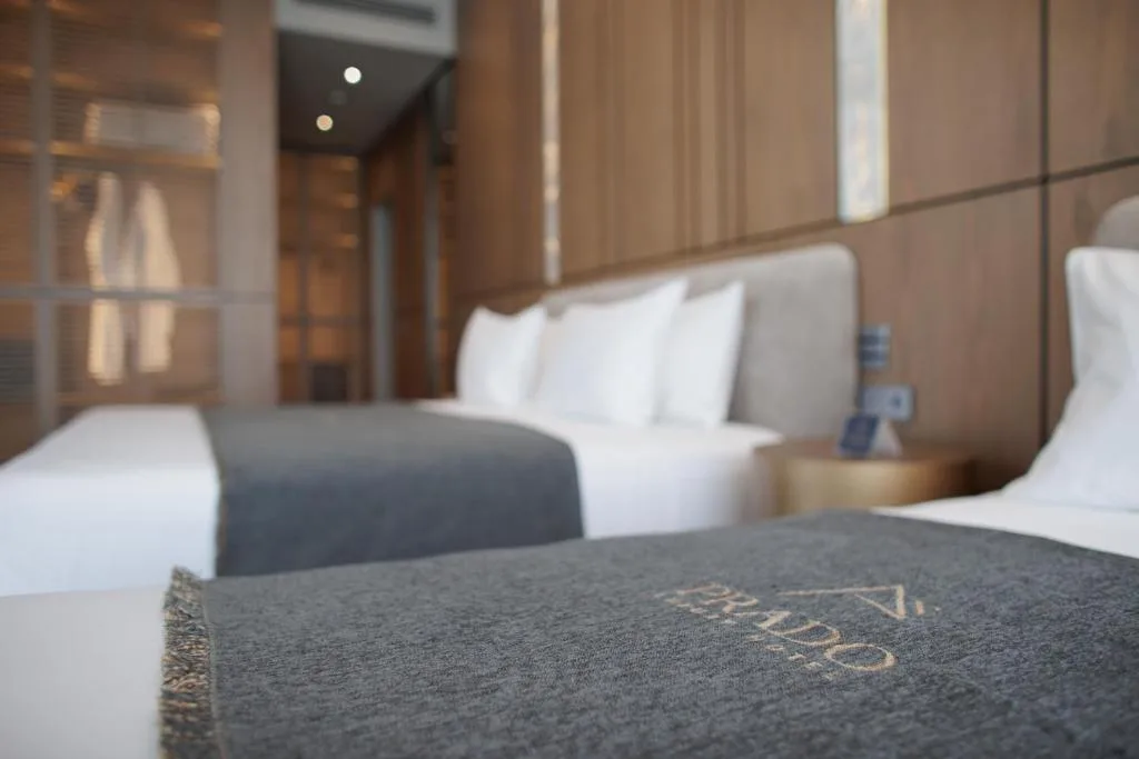 Deluxe Suite with Sea View and Jacuzzi at Prado Luxury Hotel