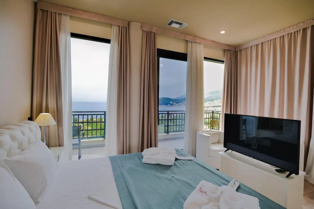 Diplomat Suite with Sea View at Rapo's Resort Hotel
