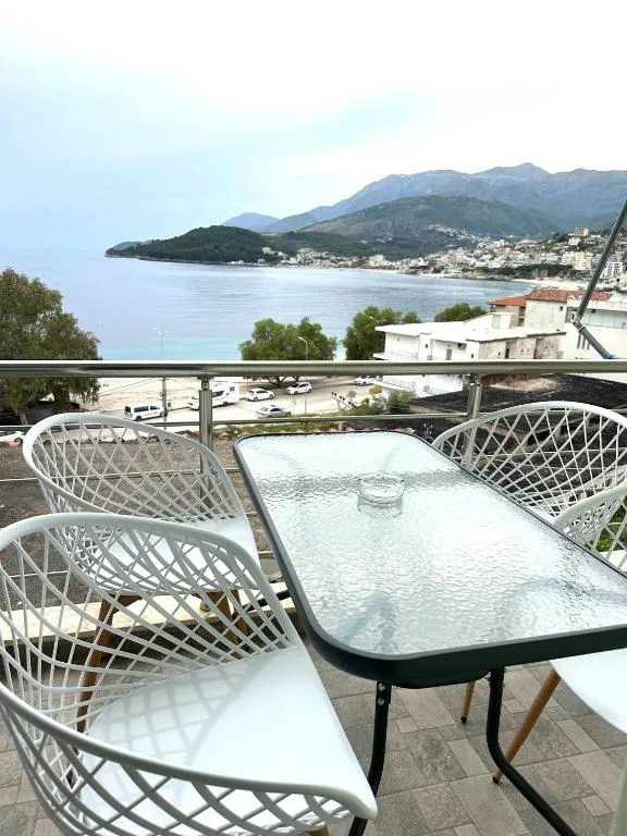 Basic Triple Room at Rooms with View