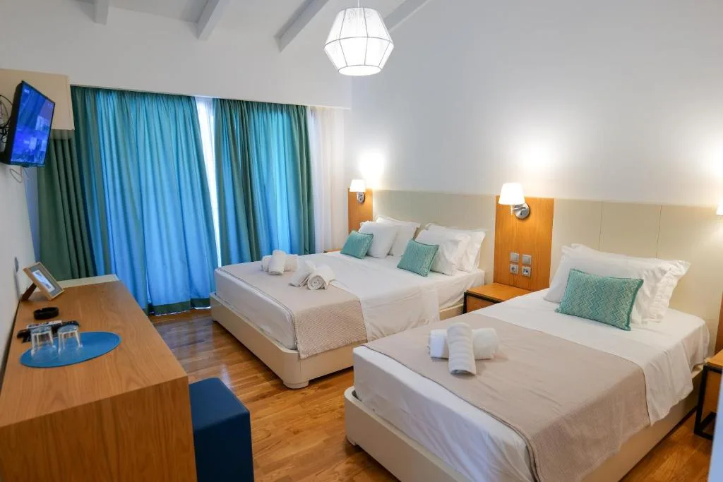 Deluxe Triple Room at Royal 1967