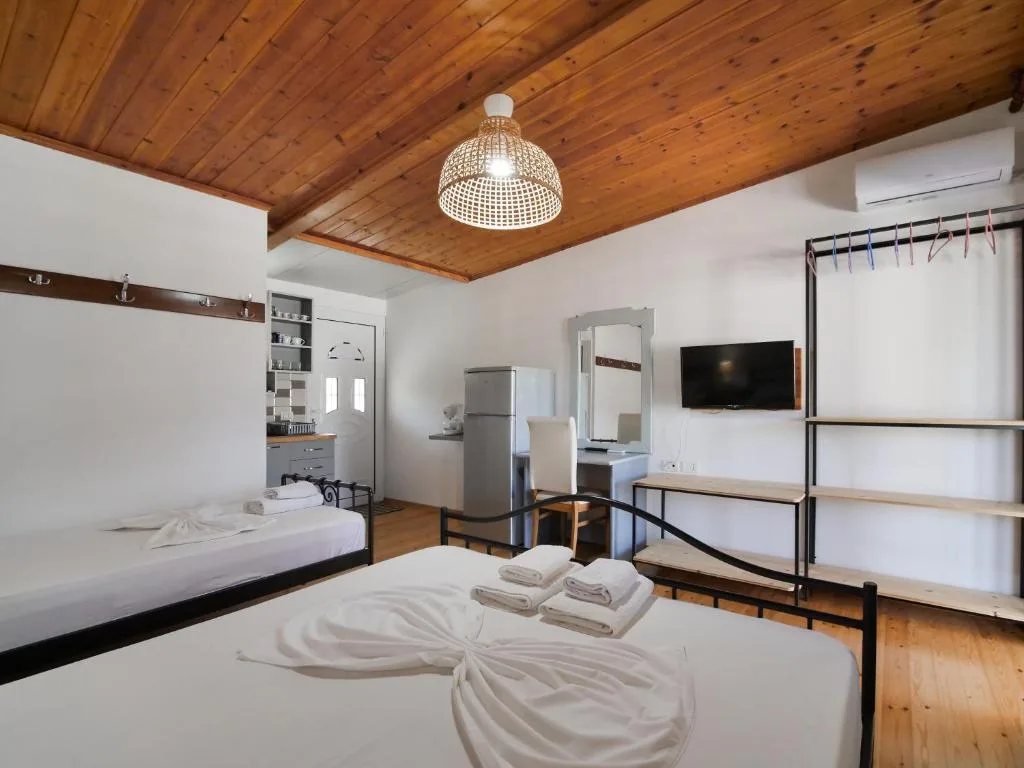 Apartment with Sea View at Sea Breeze Rooms