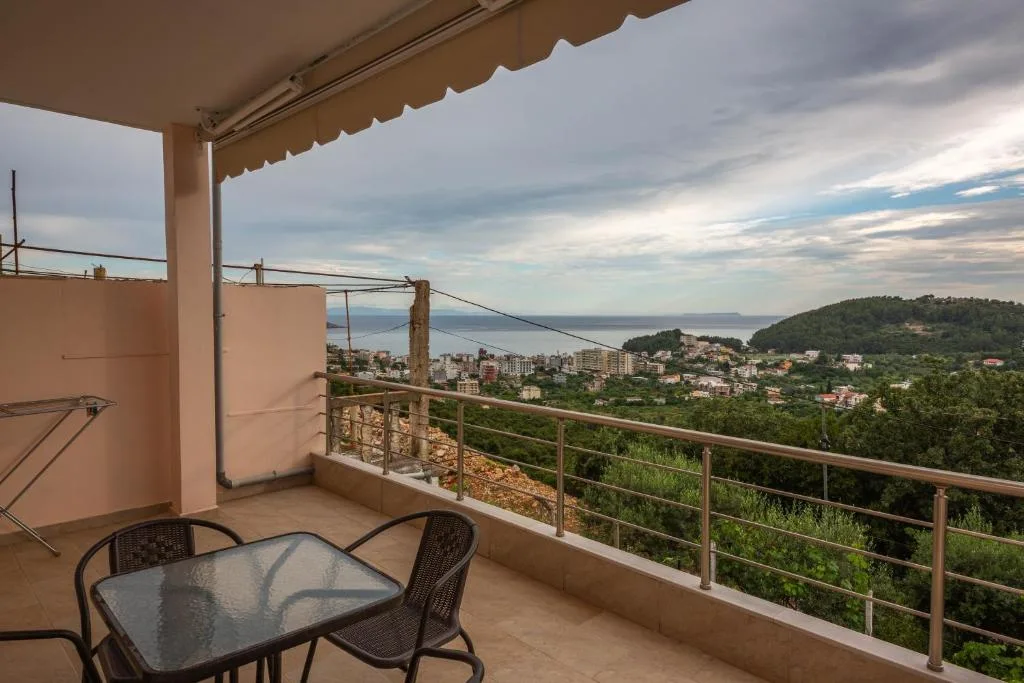 Family Triple Room with Balcony and Sea View at Villa Rondo