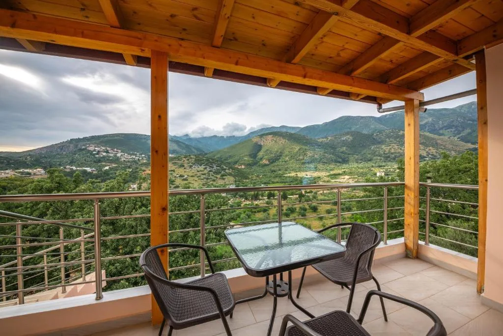 Family Triple Room with Balcony Mountain View at Villa Rondo
