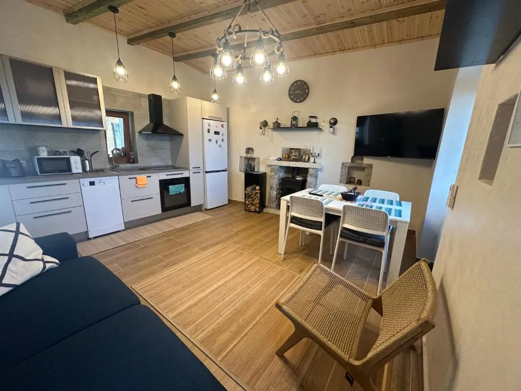 Ana & Angelo House Vuno Himare — view 2