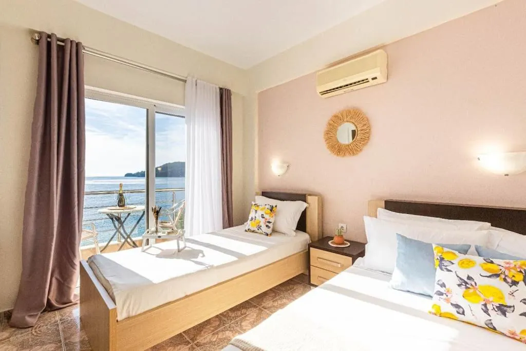 Potam'Sea Bliss 1 - Beach Front, Parking — view 3