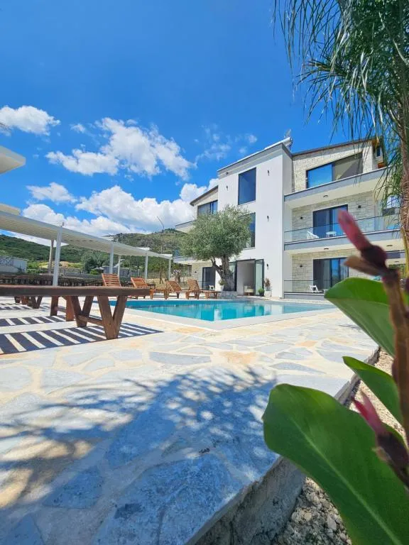 Villa Tonia Livadh Himare — view 4