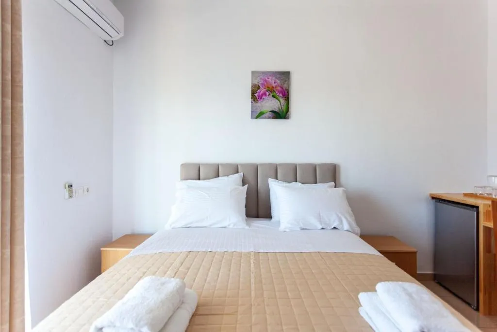 Zacharias Apartments — view 4