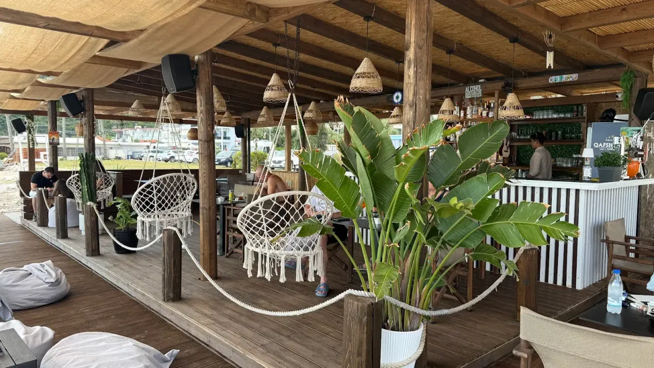 Paralian Beach Bar — photo 2