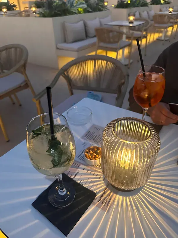 Thèa Rooftop Bar — photo 3