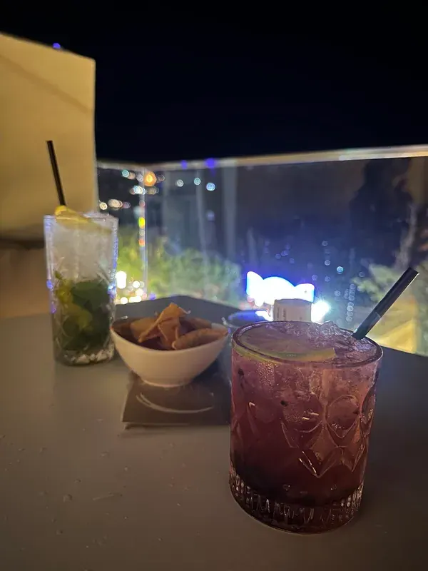 Thèa Rooftop Bar — photo 4