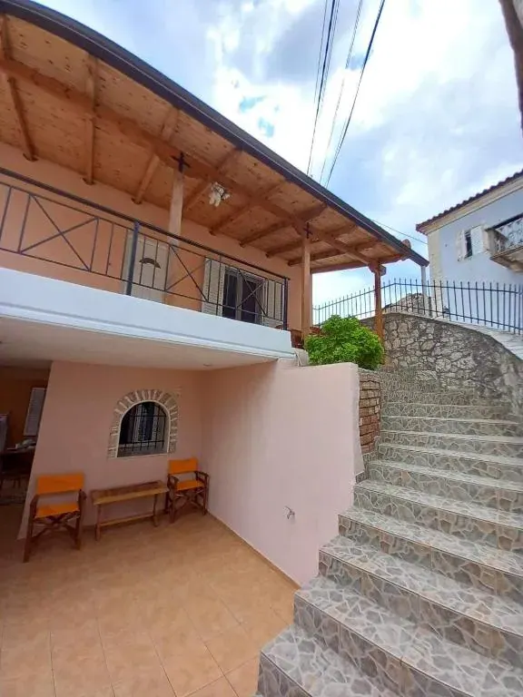 GKOROS HOUSE OLD TOWN — view 2