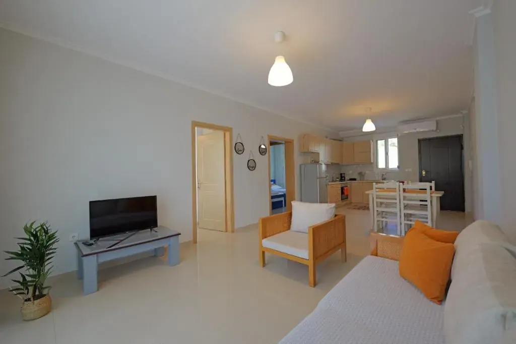 Llamani Apartments — view 5