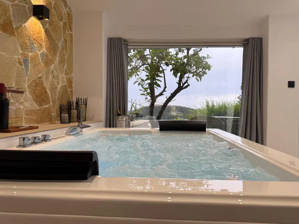 Escape Junior Suite with Spa Bath and Sea View at Escape Rooms