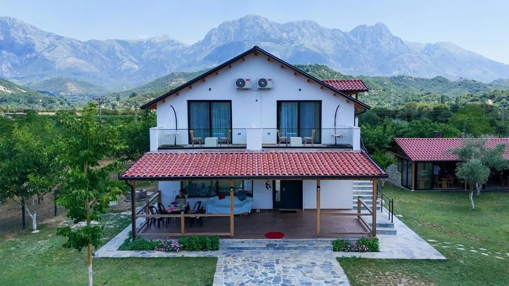 Two-Bedroom Apartment at Guest House MICAJ