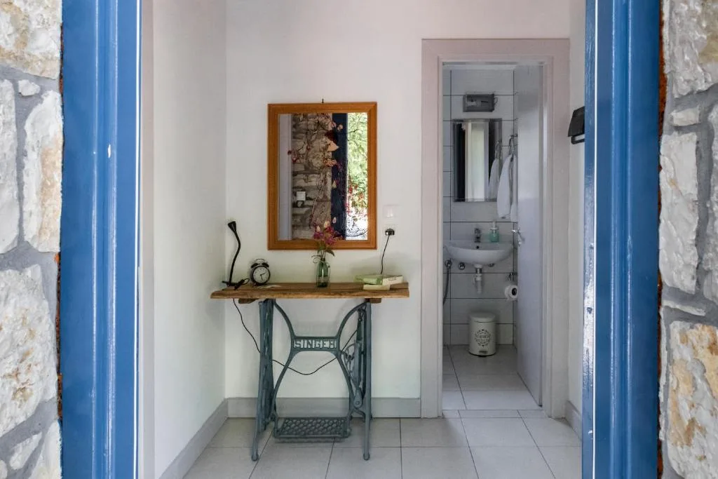 Standard Double Room with Shared Bathroom at Himara Hostel