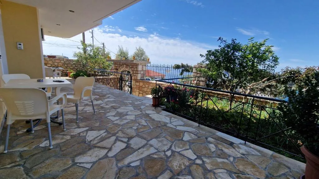 Triple Room with Garden View at Horizon View Rooms