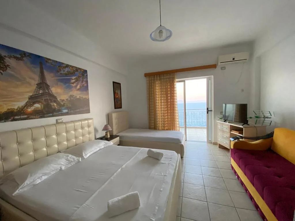Standard Triple Room with Sea View at Hotel Odhisea Qeparo