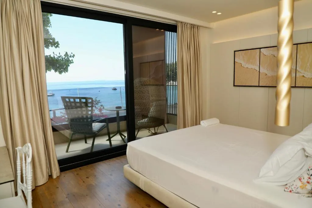 Deluxe Double Room with Sea View at Manolo & Jolie Luxury Villa