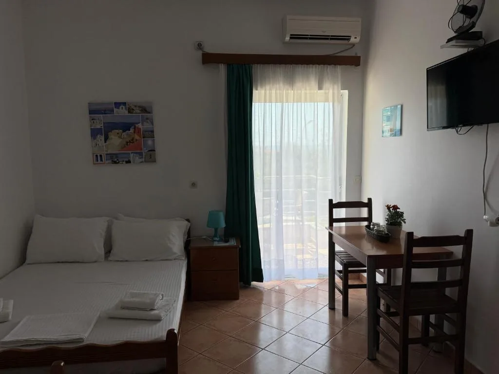 Standard Triple Room with Sea View at Rexhos Studios