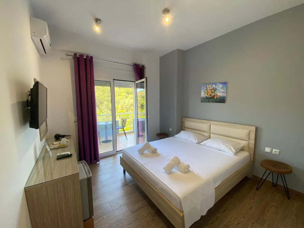Deluxe King Room at VIAL Rooms