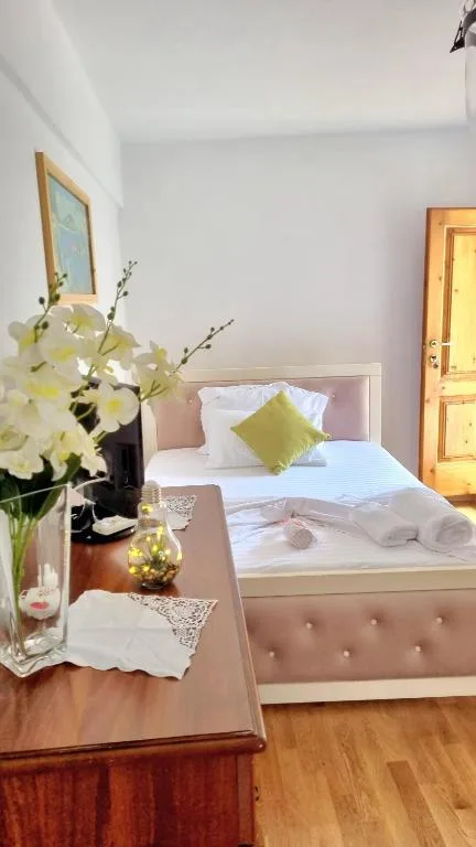 Double Room with Mountain View at Villa Porta Qeparo