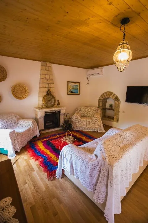 Family Room with Bathroom at Villa Porta Qeparo