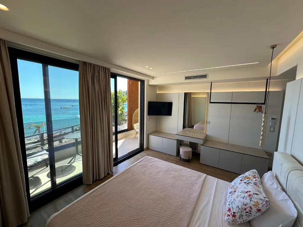 Manolo & Jolie Luxury Villa Hotel in Himara, Albania