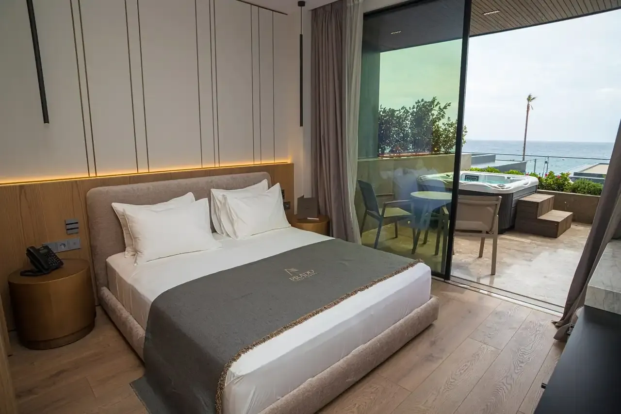A balcony jacuzzi looking out over the sea from a Standard Room with Sea View