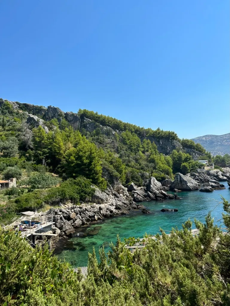Turquoise rocky cove on the Himara coastline used as hero image for Akuarium Beach guide