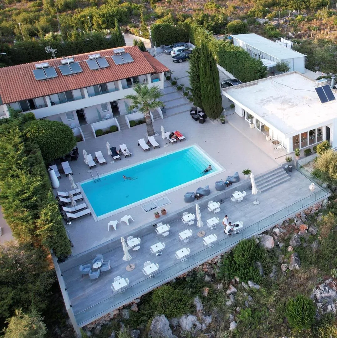 Golden View Residence — view 3